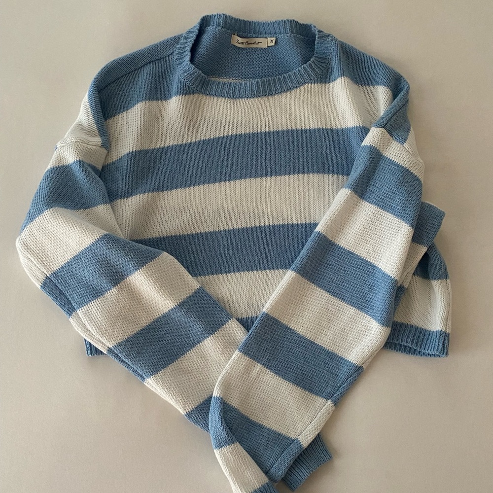 Sweater and shirts set